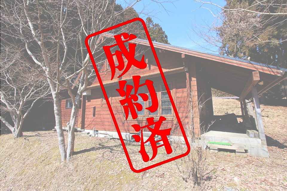 京都府南丹市美山町福居「静寂の森に潜む隠れ家ログハウス」