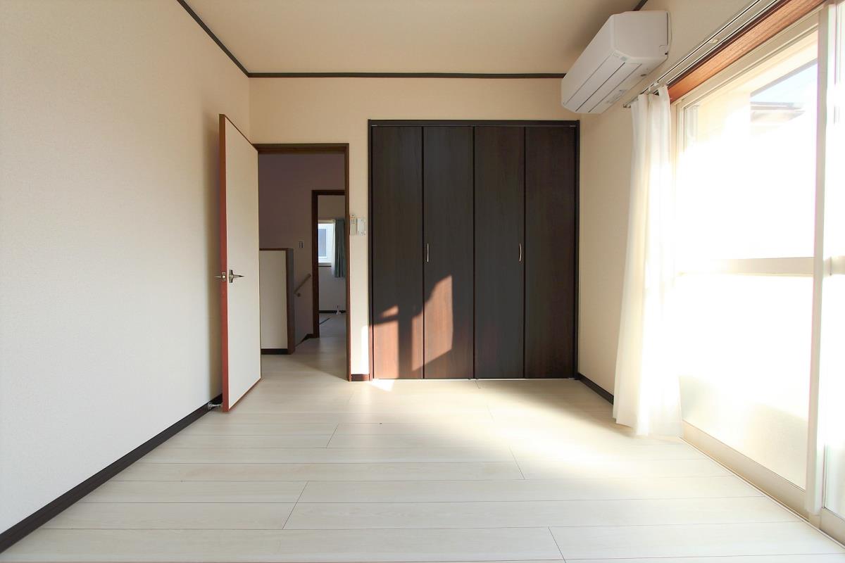 伊賀市上野東ニュータウン「リノベ済みの白亜の一軒家」の洋室４