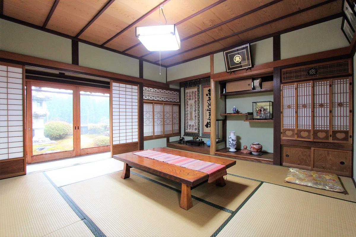 京都府南丹市美山町三埜「日本の故郷に佇む瀟洒な日本家屋」の床の間の和室3
