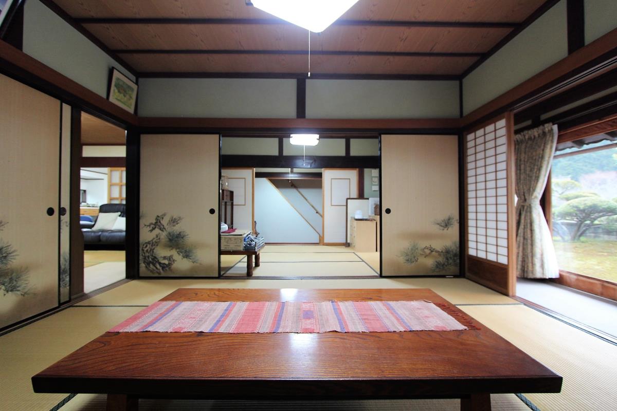 京都府南丹市美山町三埜「日本の故郷に佇む瀟洒な日本家屋」の床の間の和室5