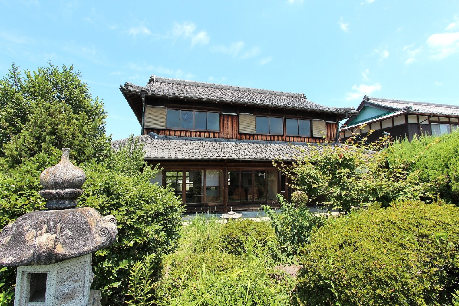 伊賀市才良「桜並木を望む菜園倉庫付の重厚な本格派日本家屋」